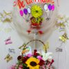 Regalos con estilos arreglo de 8 rosas con canasta pequeña con globo