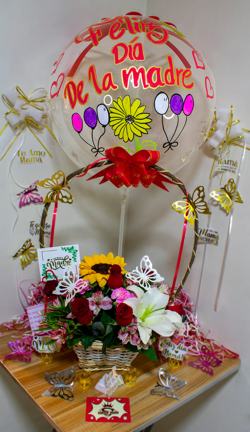 Regalos con estilos arreglo de 8 rosas con canasta blanca con globo